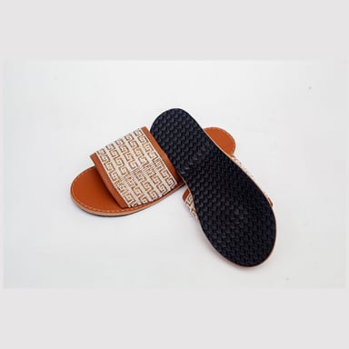 Babouches Artisanales du Sénégal – L'Élégance Authentique à Vos Pieds